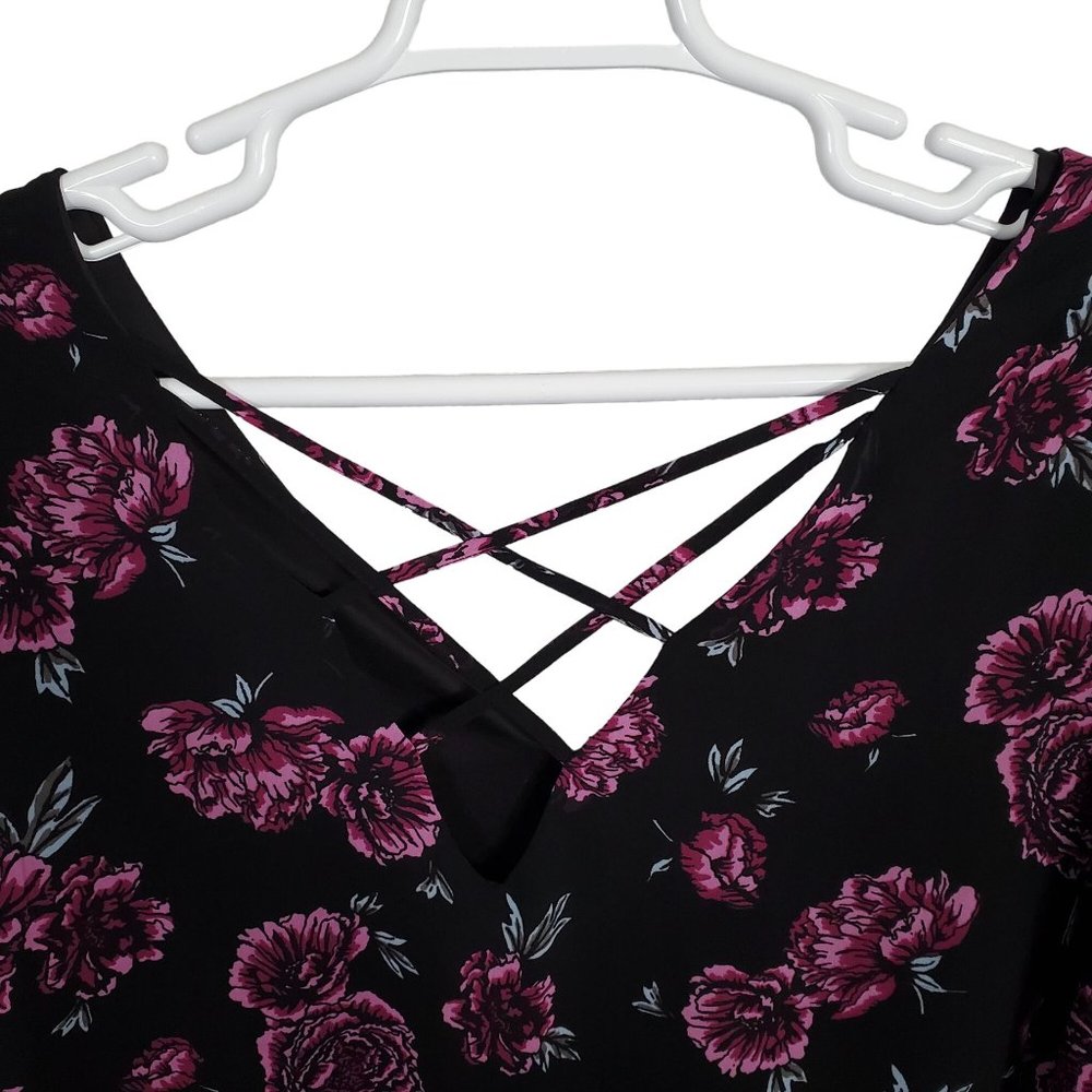 Torrid 4 Sz 4X Blouse Pullover Flowy Floral Long Sleeve Criss Cross Back Purple - Picture 10 of 10